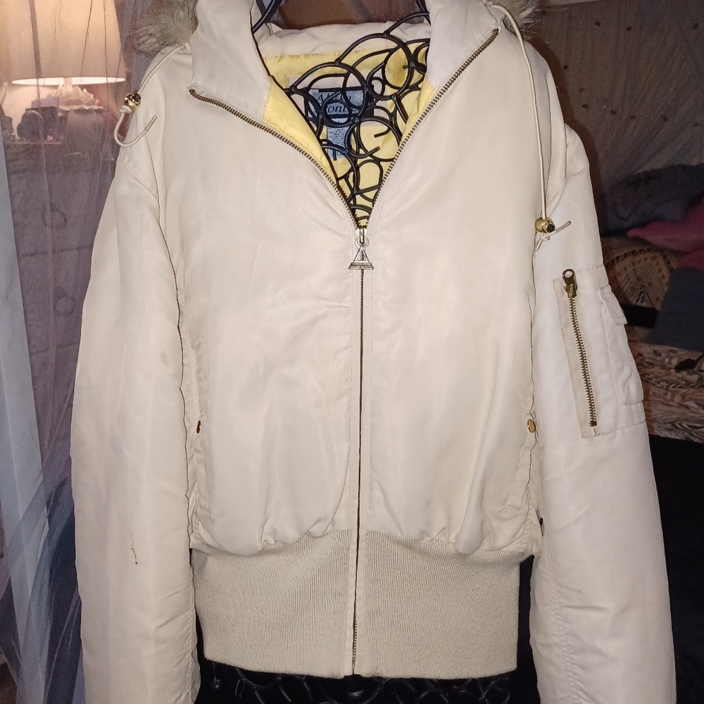 Alaska frontier barely worn, beautiful down & feather filled, faux fur hood